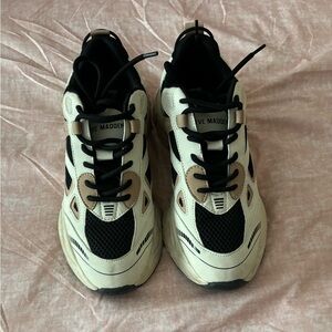 Steve Madden Sneakers
